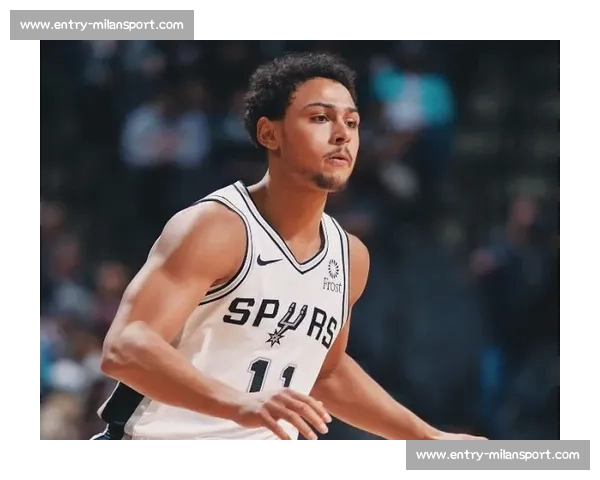 张玉宁：甘坐冷板凳的冠军执念，替补席上的 MVP 级逆袭