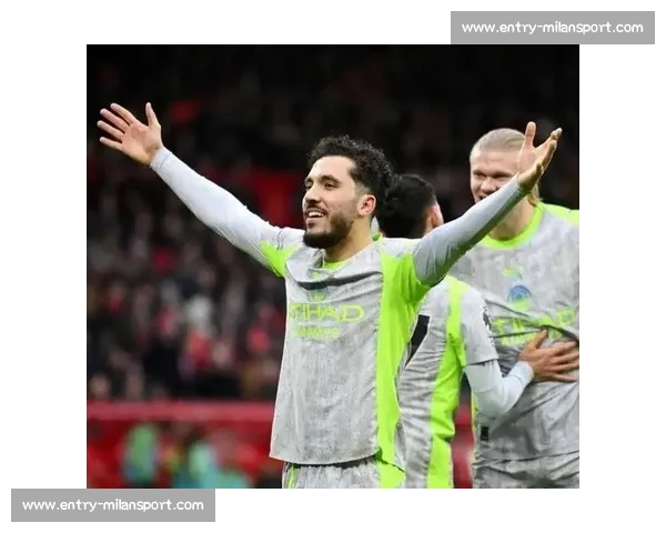 爆笑！曼城新援谢尔基献唱法语说唱，哈兰德领衔众将围观更衣室变欢乐海洋